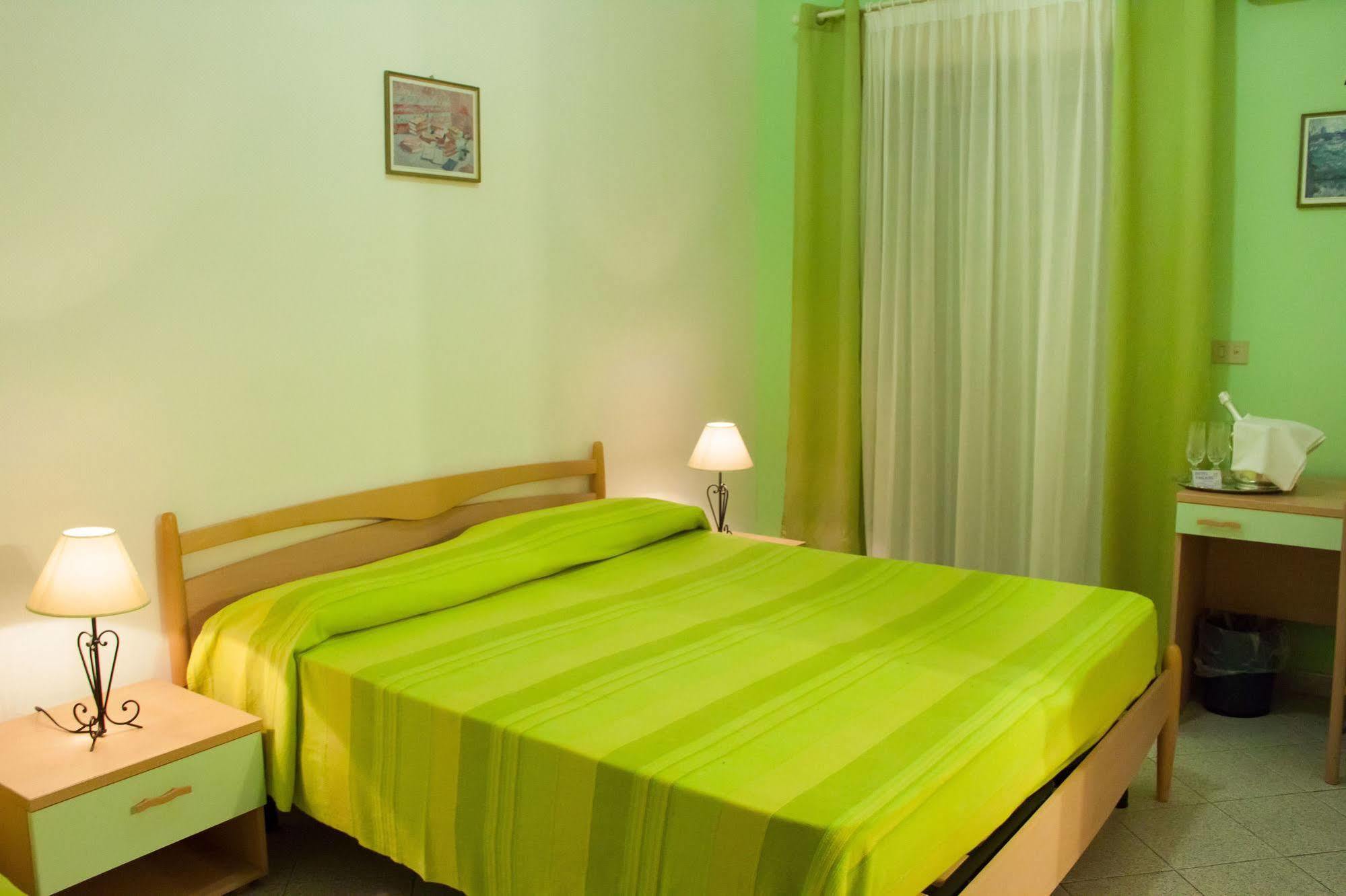 Hotel Pagano Sant'Alessio Siculo Ngoại thất bức ảnh