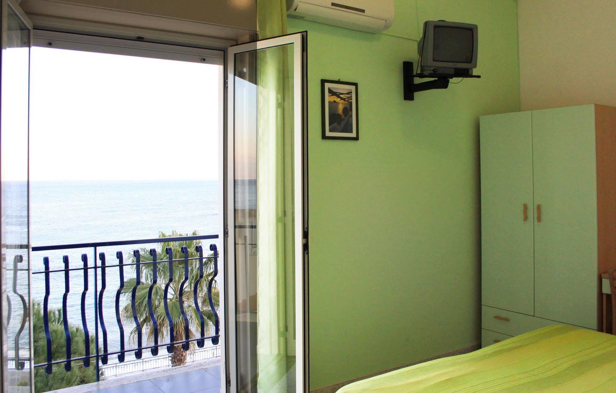 Hotel Pagano Sant'Alessio Siculo Ngoại thất bức ảnh